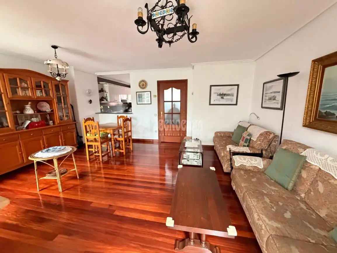 Wohnzimmer von Einfamilien-Reihenhaus zum Verkauf in Ribamontán al Mar mit Heizung, Möbliert und Balkon