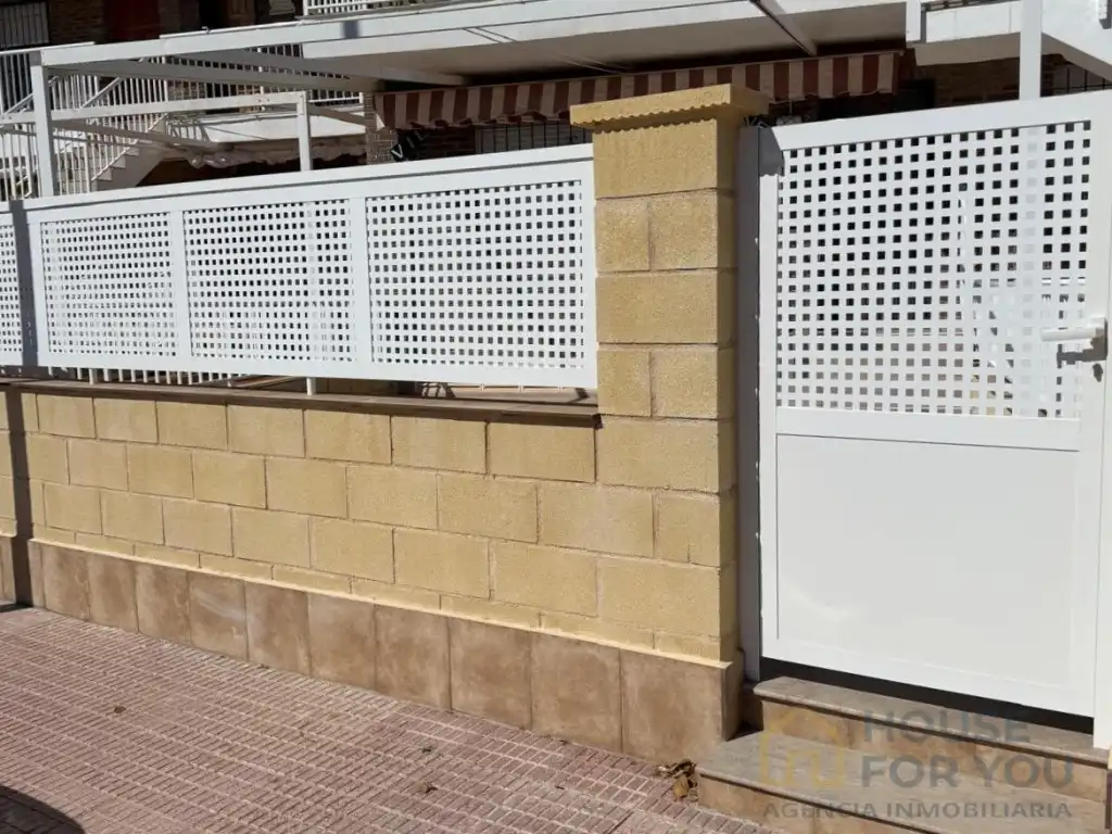 Vista exterior de Piso en venta en Los Alcázares