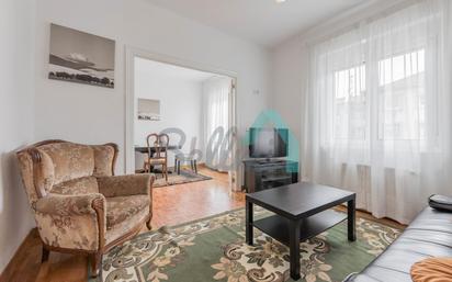 Living room of Flat for sale in Oviedo   with Heating, Parquet flooring and Furnished