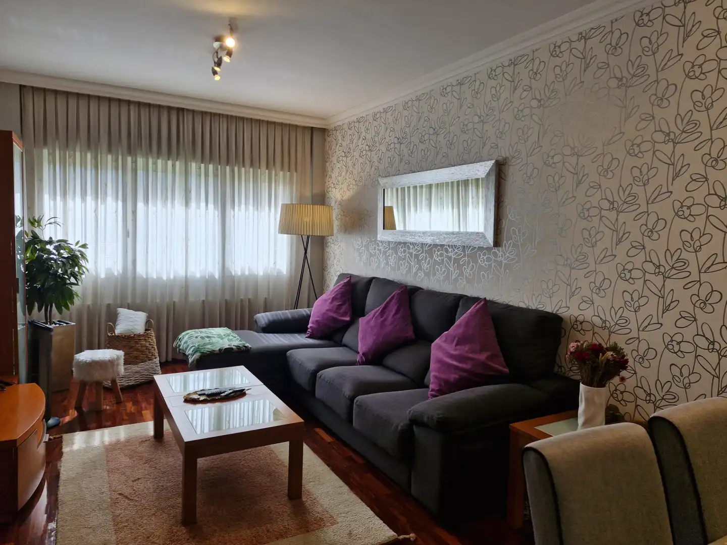Sala de estar de Piso de alquiler en Derio con Calefacción, Parquet y Amueblado