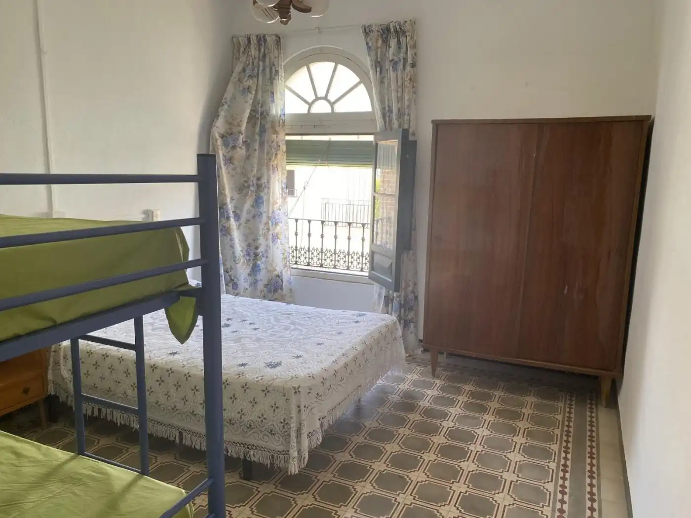 Dormitori de Casa o xalet en venda en El Pedroso amb Terrassa, Traster i Balcó