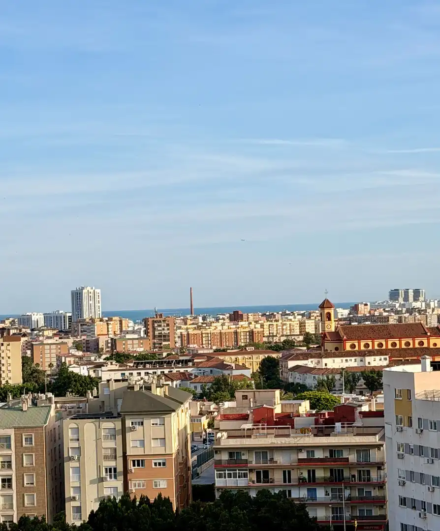 Vista exterior de Pis en venda en Málaga amb Aire condicionat