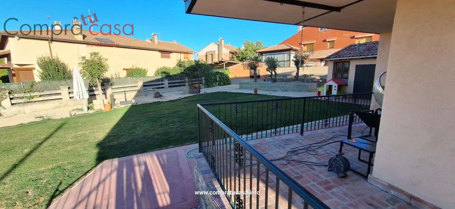 Terrassa de Casa o xalet en venda en La Lastrilla  amb Calefacció, Jardí privat i Terrassa