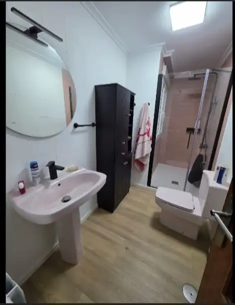 Badezimmer von Wohnung zur Miete in Toledo mit Klimaanlage, Heizung und Möbliert