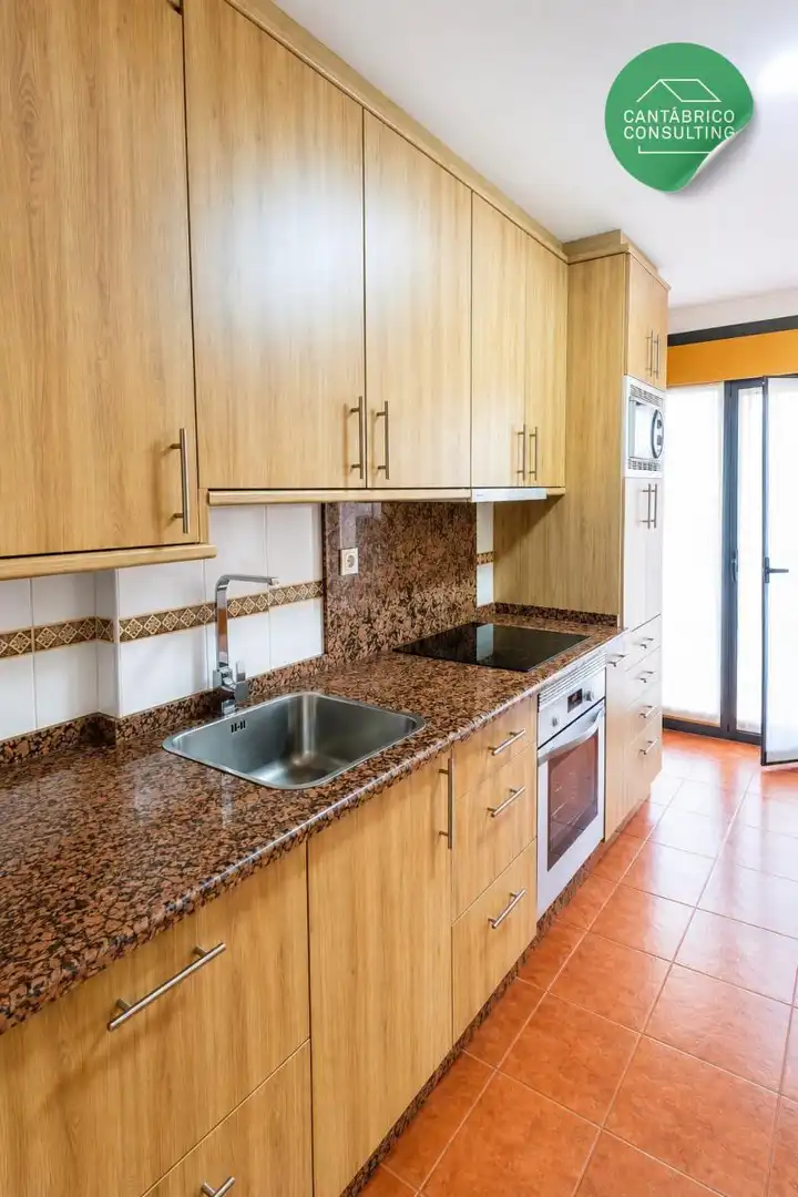Cuina de Pis en venda en Navia amb Calefacció, Parquet i Terrassa