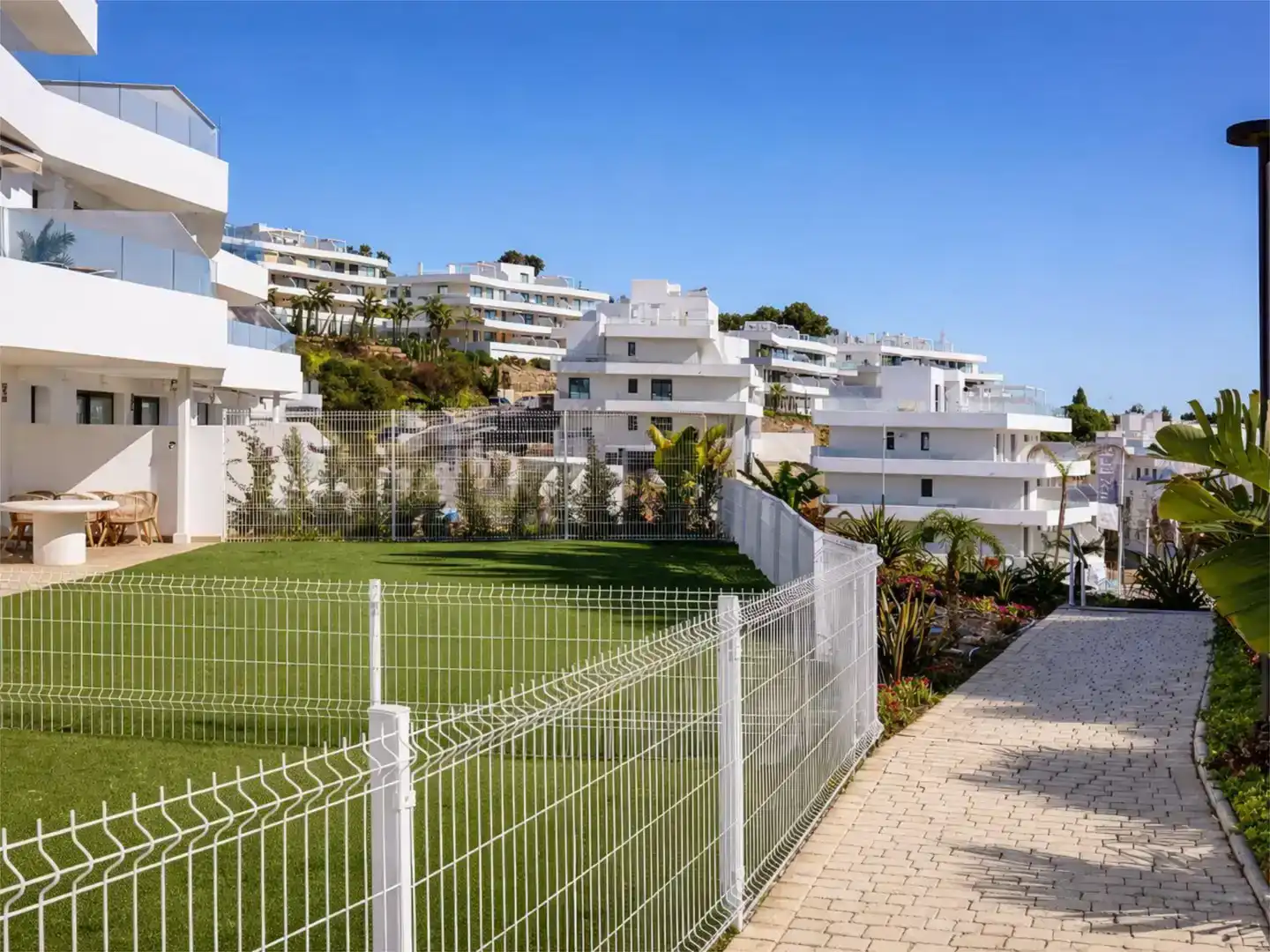 Vista exterior de Pis en venda en Estepona amb Aire condicionat