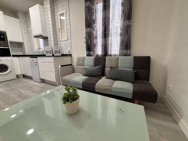 Piso en Alquiler en De Benito Gutiérrez en Argüelles