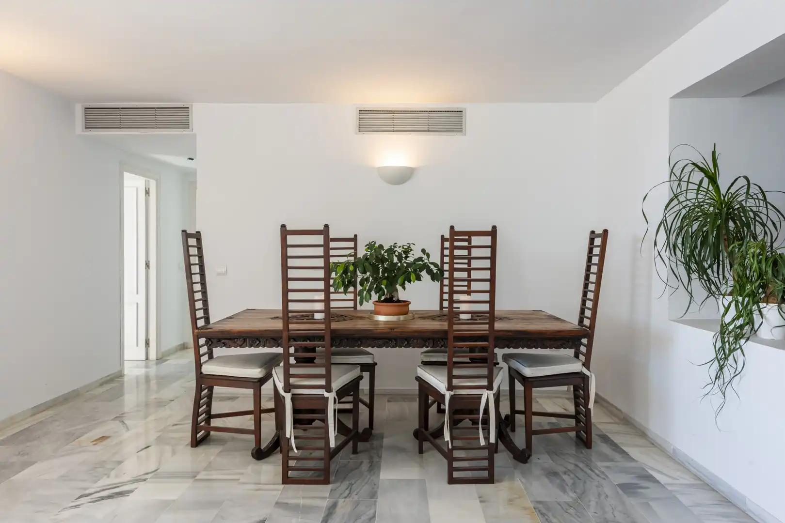 Menjador de Apartament en venda en Nueva Andalucía