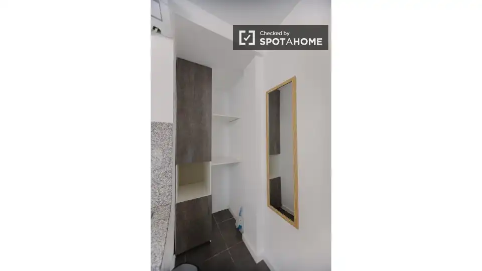 Bathroom of Flat for rent in Valencia  with Air Conditioner, Heating and Furnished