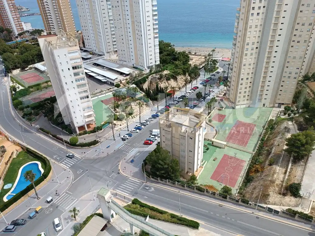Vista exterior de Piso en venta en Benidorm con Jardín privado, Piscina y Amueblado