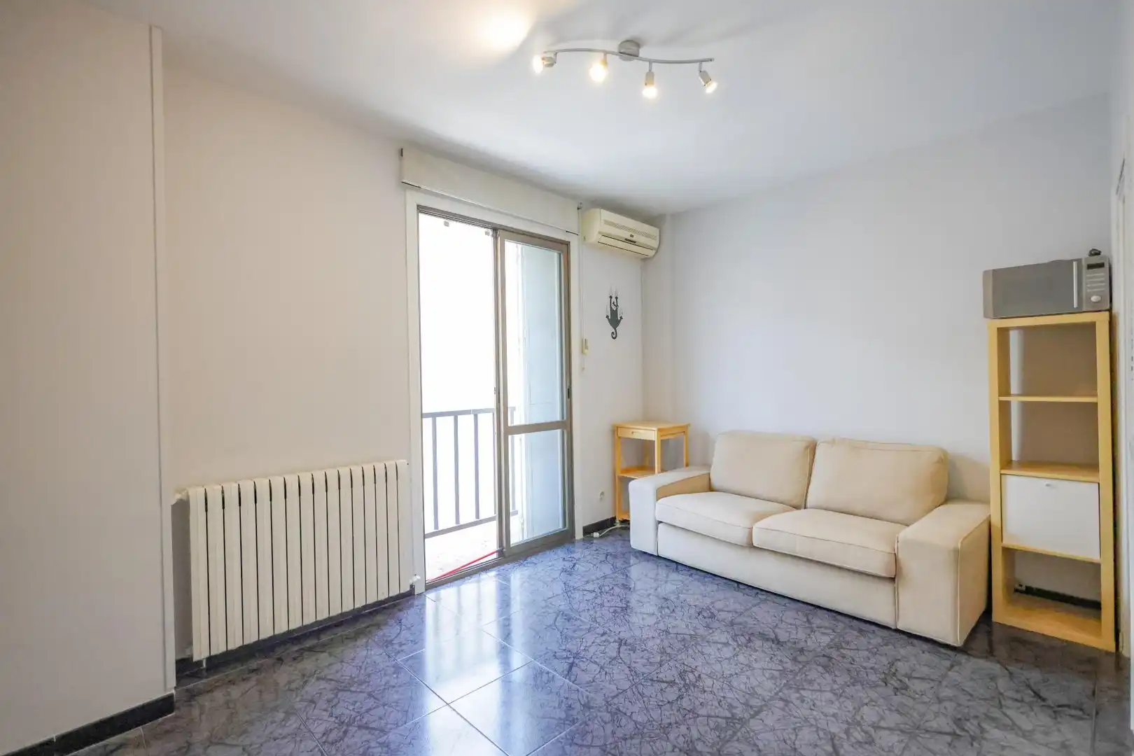 Sala de estar de Estudio en venta en Madrid con Aire acondicionado, Calefacción y Amueblado