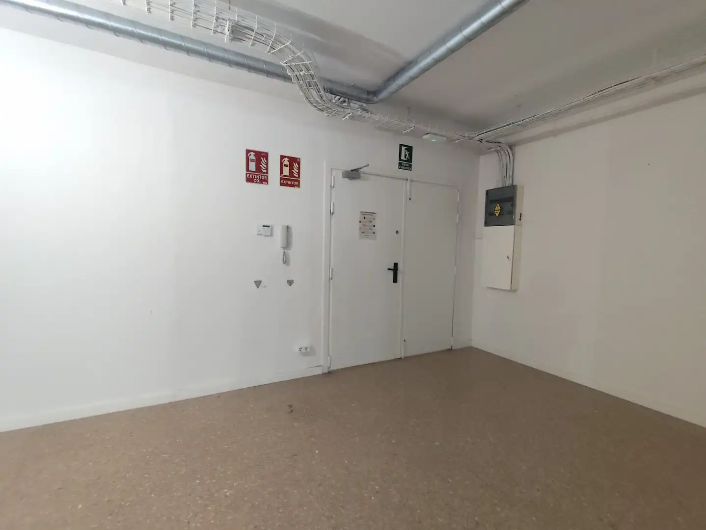 Büro zur Miete in Barcelona mit Klimaanlage und Alarm