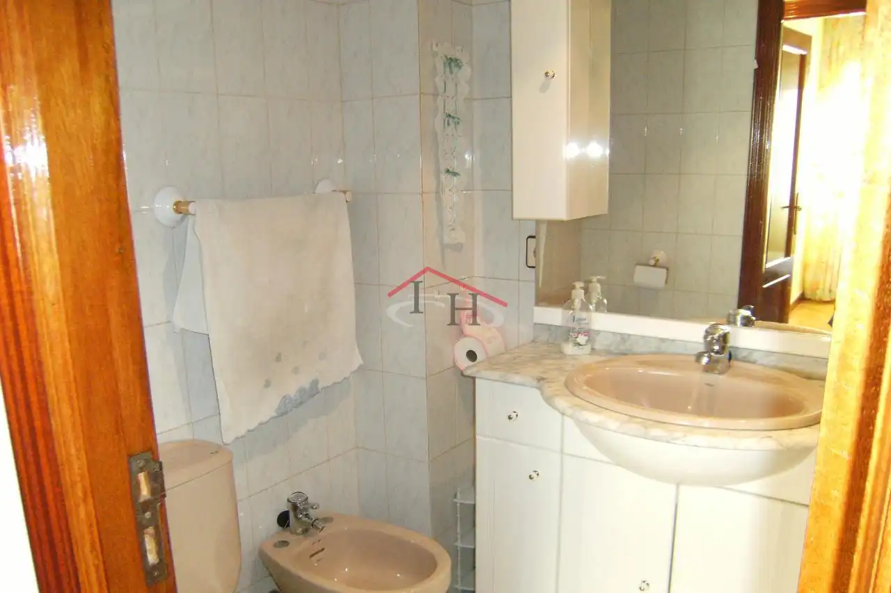 Badezimmer von Wohnung zum Verkauf in Mansilla de las Mulas mit Heizung, Terrasse und Möbliert