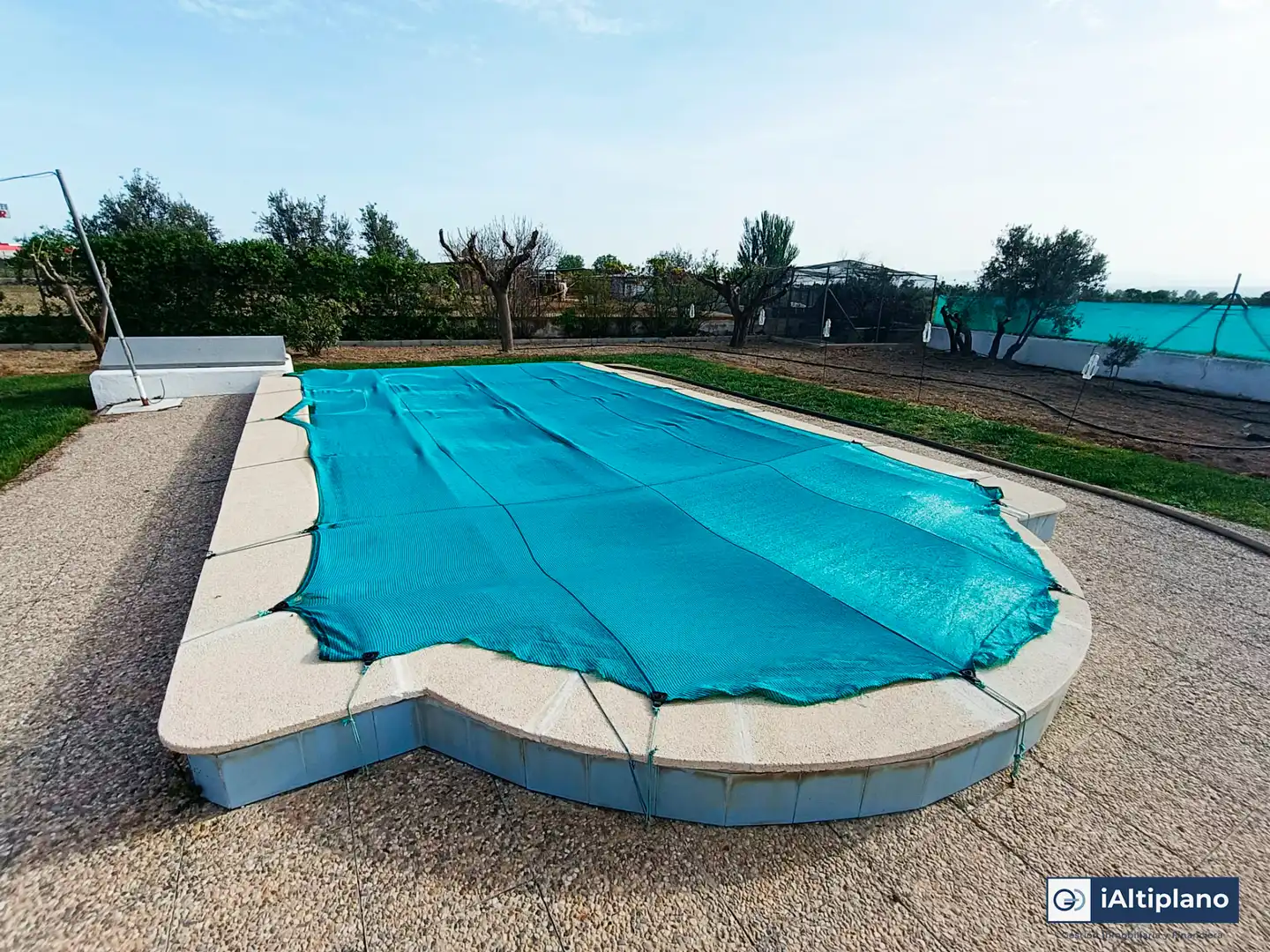 Piscina de Casa o xalet en venda en Baza amb Jardí privat, Piscina i Moblat