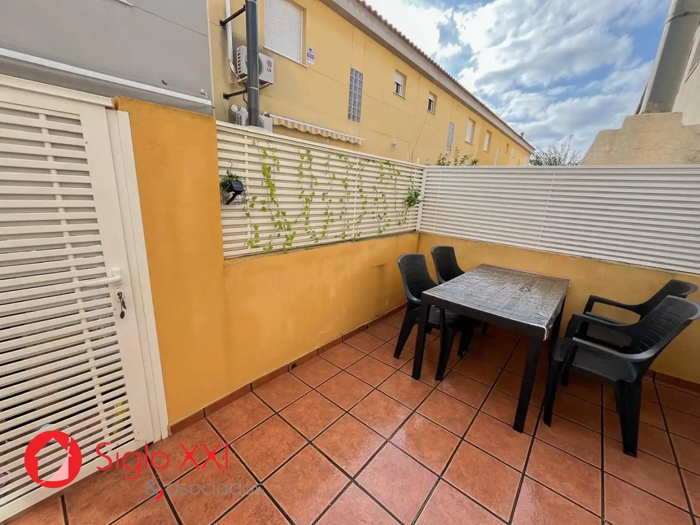 Terrasse von Einfamilien-Reihenhaus zum Verkauf in Almazora / Almassora mit Klimaanlage, Heizung und Terrasse