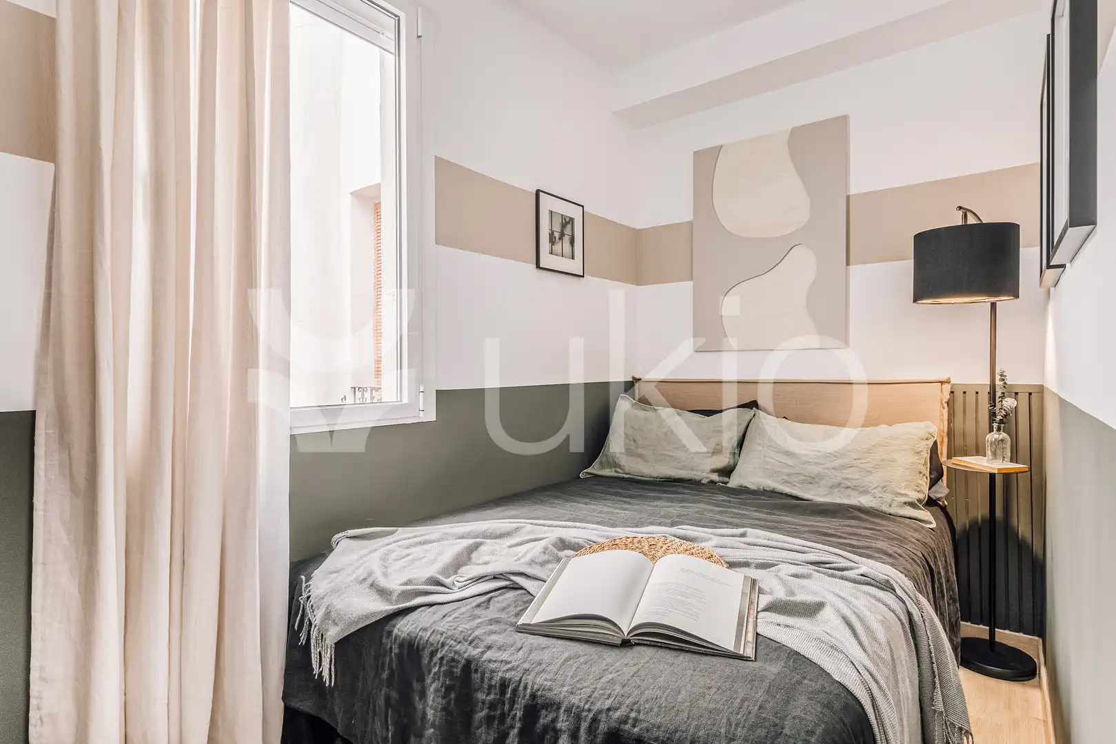 Dormitori de Apartament de lloguer en Madrid amb Aire condicionat, Calefacció i Moblat