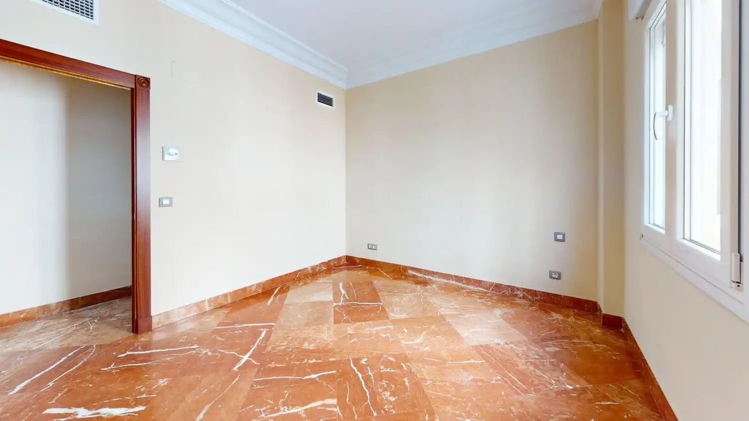 Flat for rent in Sevilla  with Air Conditioner, Heating and Terrace