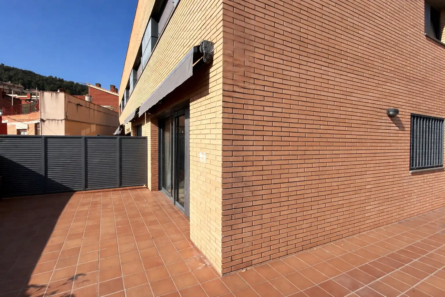 Vista exterior de Casa o xalet en venda en Sant Andreu de la Barca amb Aire condicionat, Calefacció i Terrassa