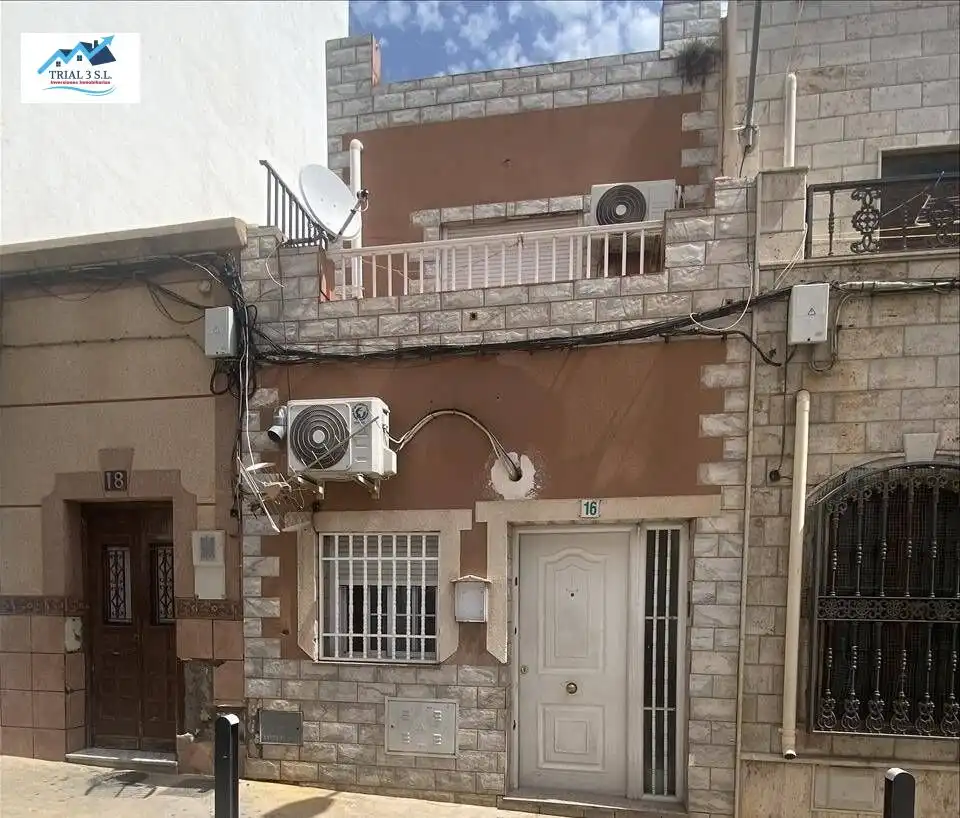 House for sale in Calle MARIPOSA