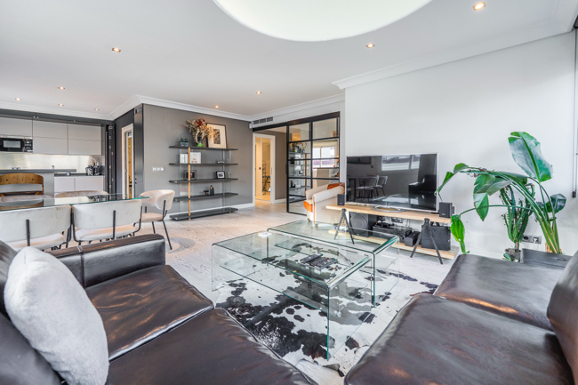 Sala d'estar de Pis en venda en  Madrid Capital amb Aire condicionat i Calefacció