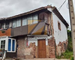 Vista exterior de Casa o xalet en venda en Avilés amb Jardí privat