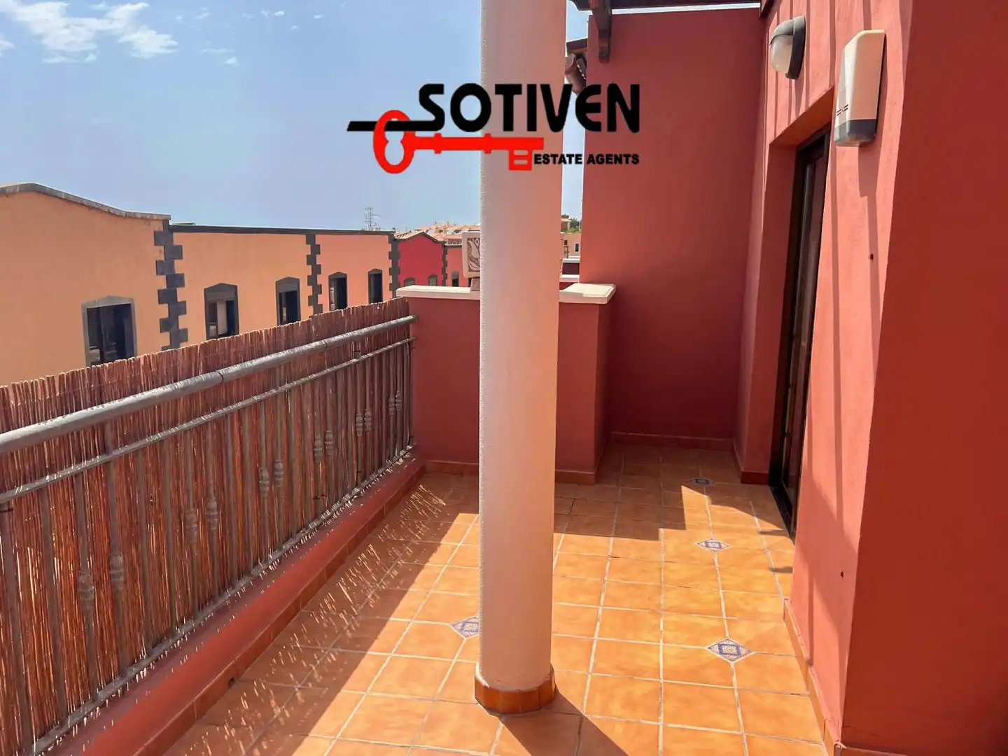 Terraced house with pool for sale in Casco Urbano, imagen 3
