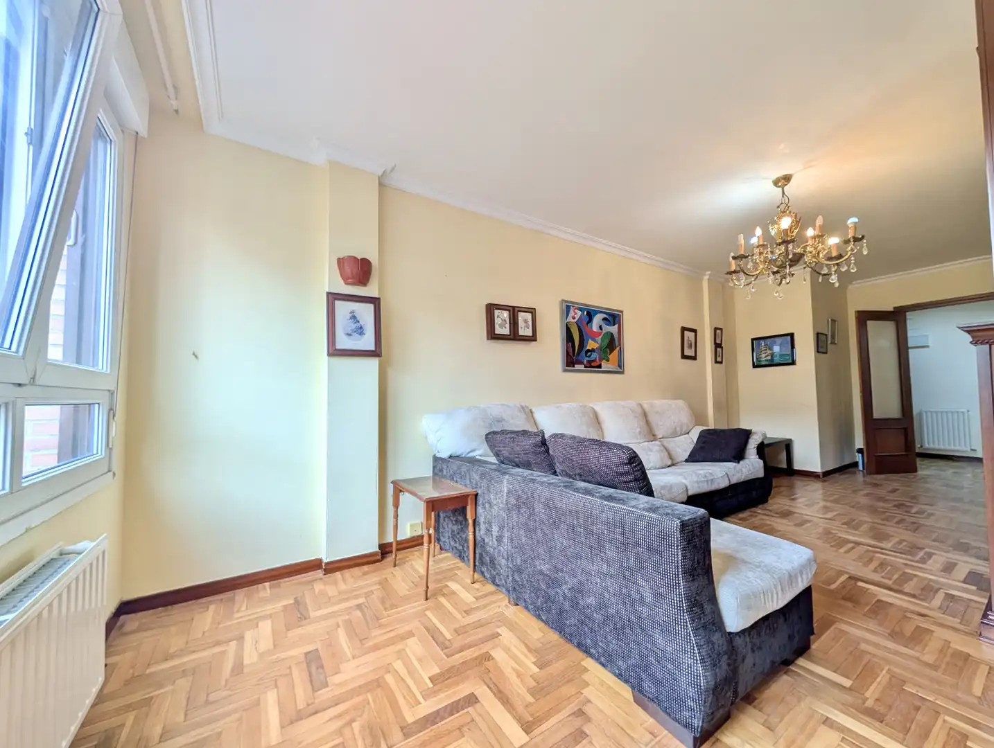 Sala d'estar de Pis de lloguer en Gijón  amb Calefacció