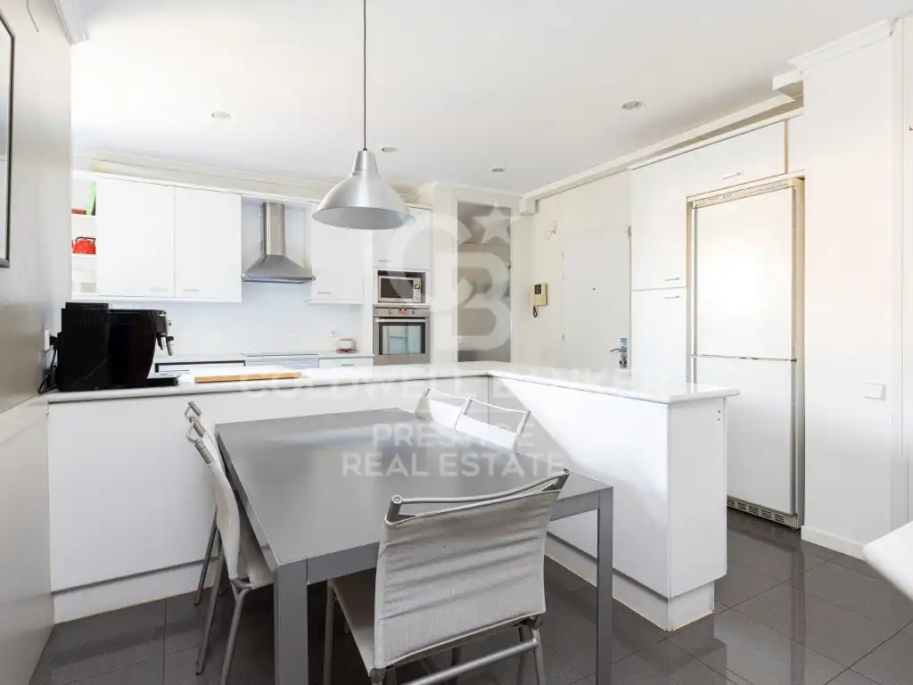 Cocina de Piso en venta en Barcelona con Jardín privado, Terraza y Piscina comunitaria