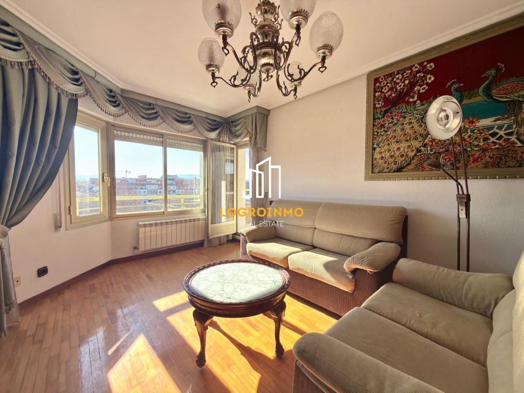 Living room of Flat to rent in  Logroño  with Heating, Terrace and Storage room