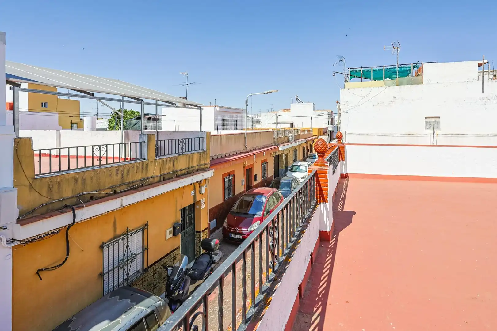 Vista exterior de Casa o chalet en venta en Sevilla con Aire acondicionado y Terraza