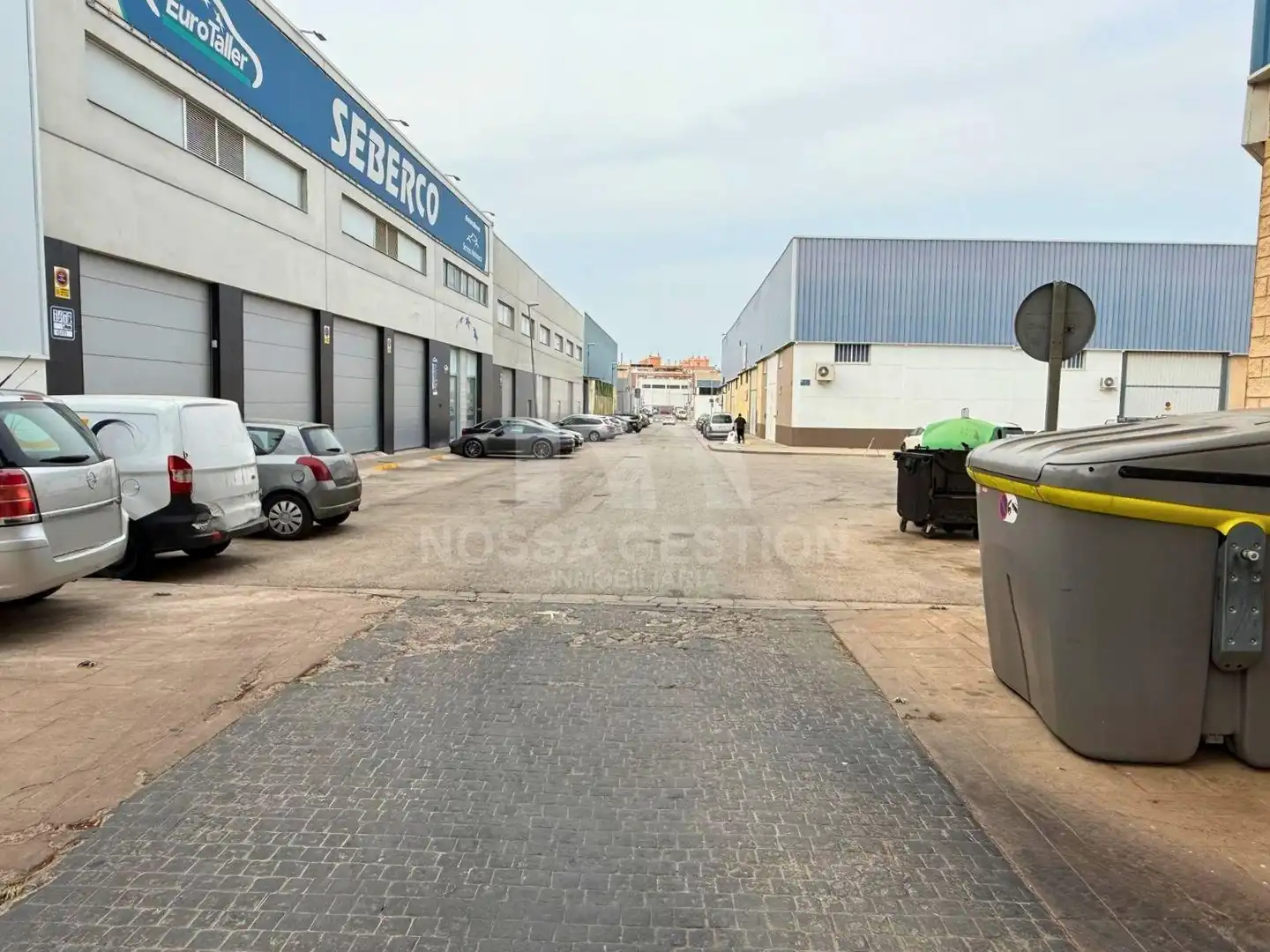 Parkplatz von Fabrikhallen zur Miete in Massamagrell, Valencia