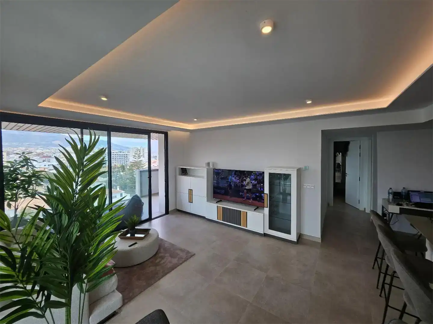 Sala d'estar de Pis en venda en Fuengirola amb Aire condicionat, Piscina i Balcó