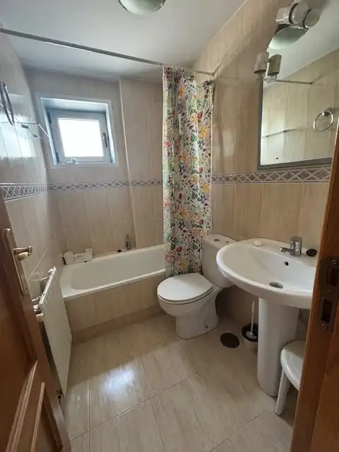 Bathroom of Flat for rent in Ferrol  with Heating, Parquet flooring and Storage room