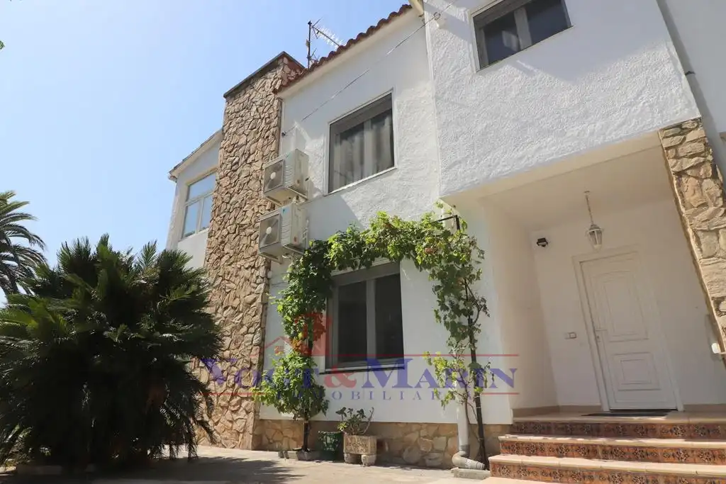Casa con terraza en venta en Carrer Montgrí, imagen 39