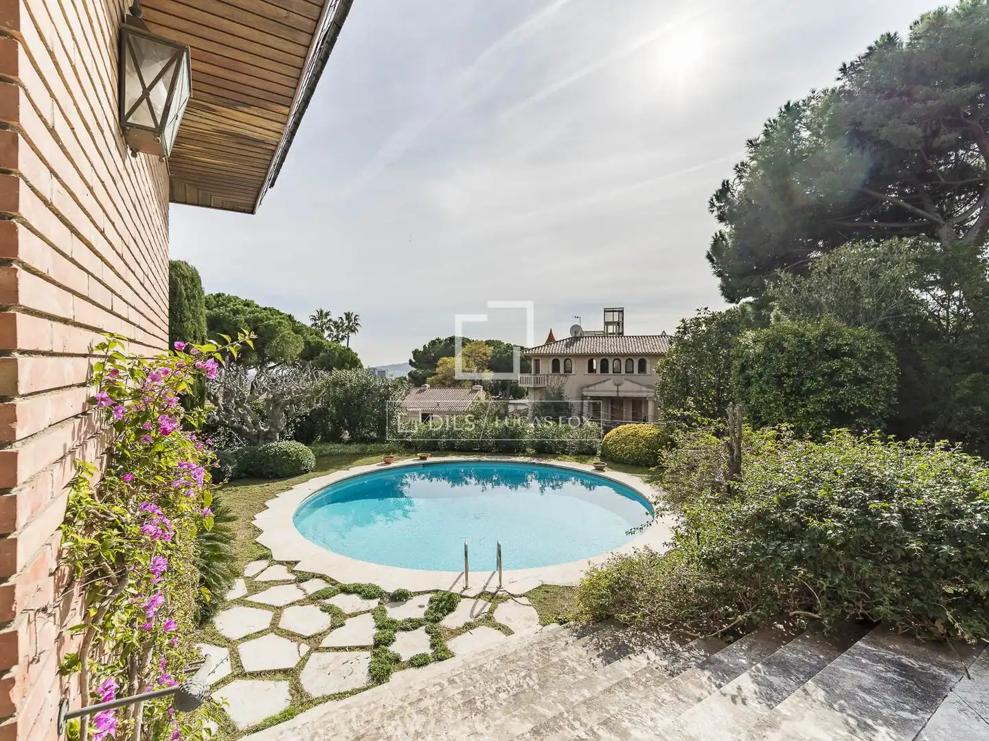 Vista exterior de Casa o chalet en venta en Barcelona con Calefacción, Jardín privado y Trastero