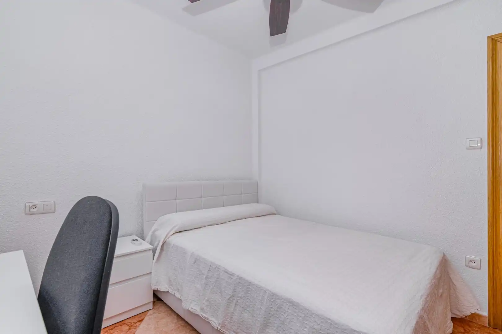 Bedroom of Flat for rent in Granada  with Furnished