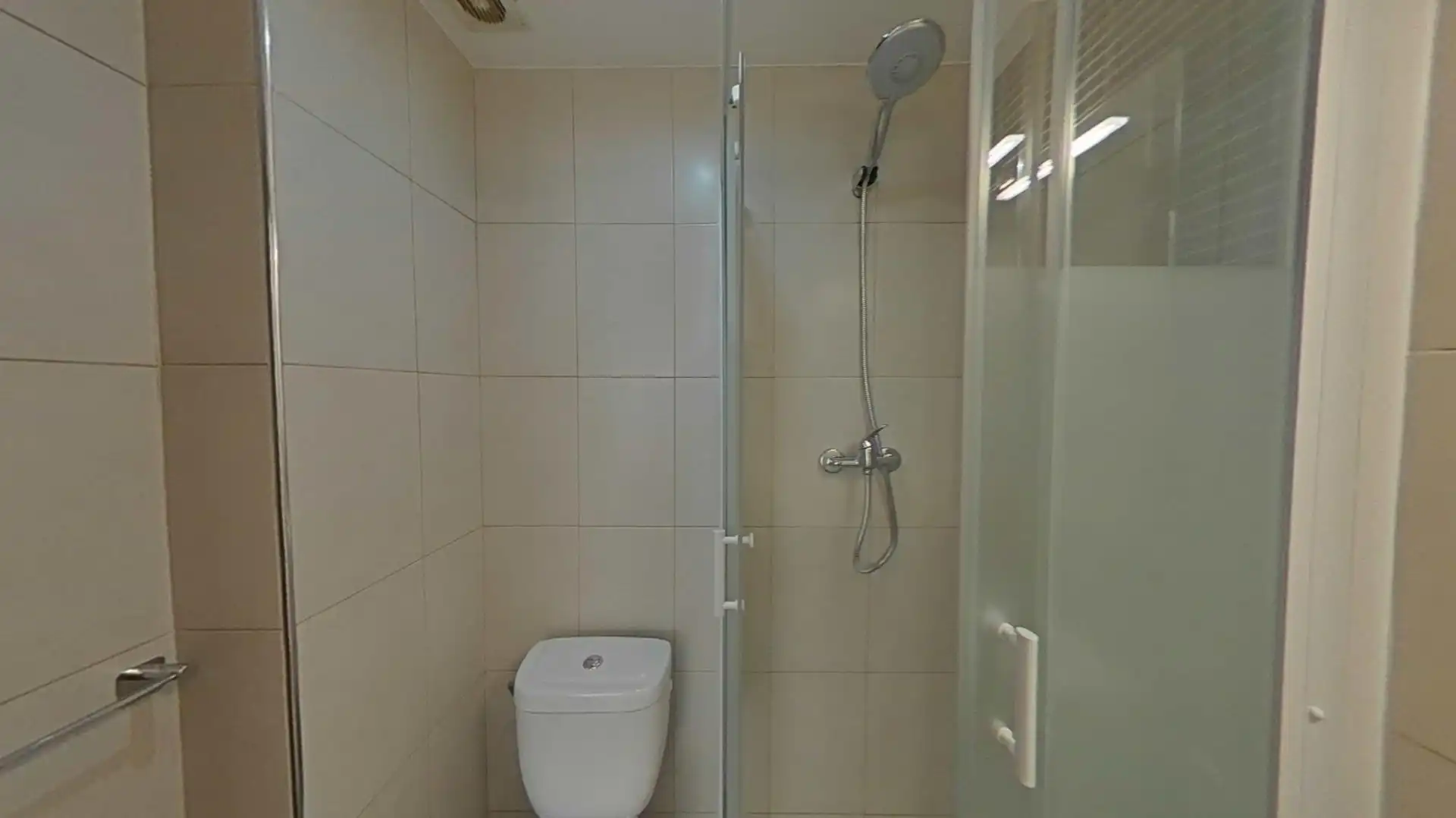 Bany de Pis en venda en Montcada i Reixac amb Balcó