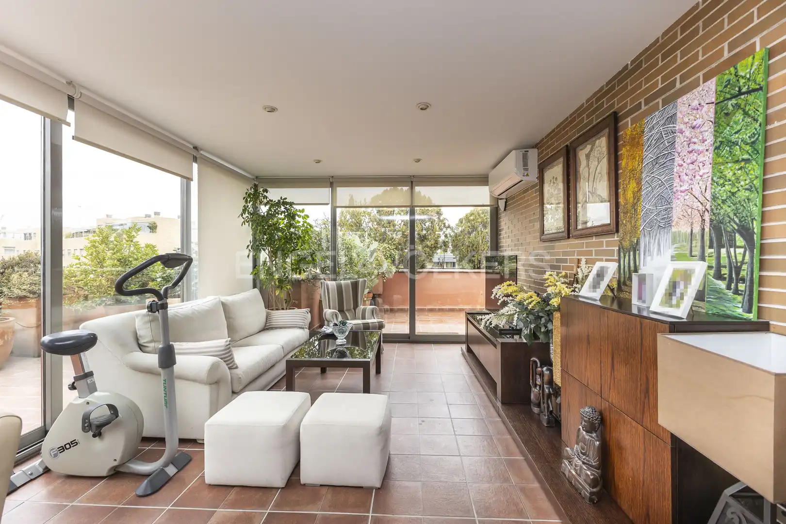 Wohnzimmer von Maisonette zur Miete in La Moraleja mit Klimaanlage, Heizung und Privatgarten