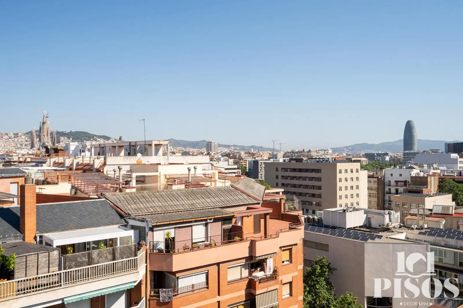 Vista exterior de Ático en venta en Barcelona con Aire acondicionado, Calefacción y Parquet