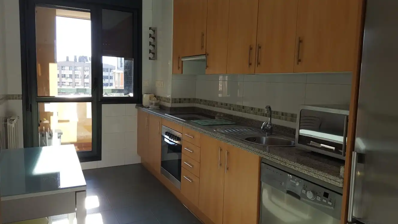 Cocina de Piso en venta en Avilés con Calefacción, Parquet y Trastero