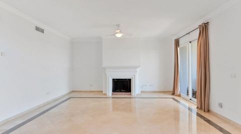 Foto 4 de Casa adosada en venta en Avenida de las Golondrinas, 1, Atalaya - Isdabe, Estepona