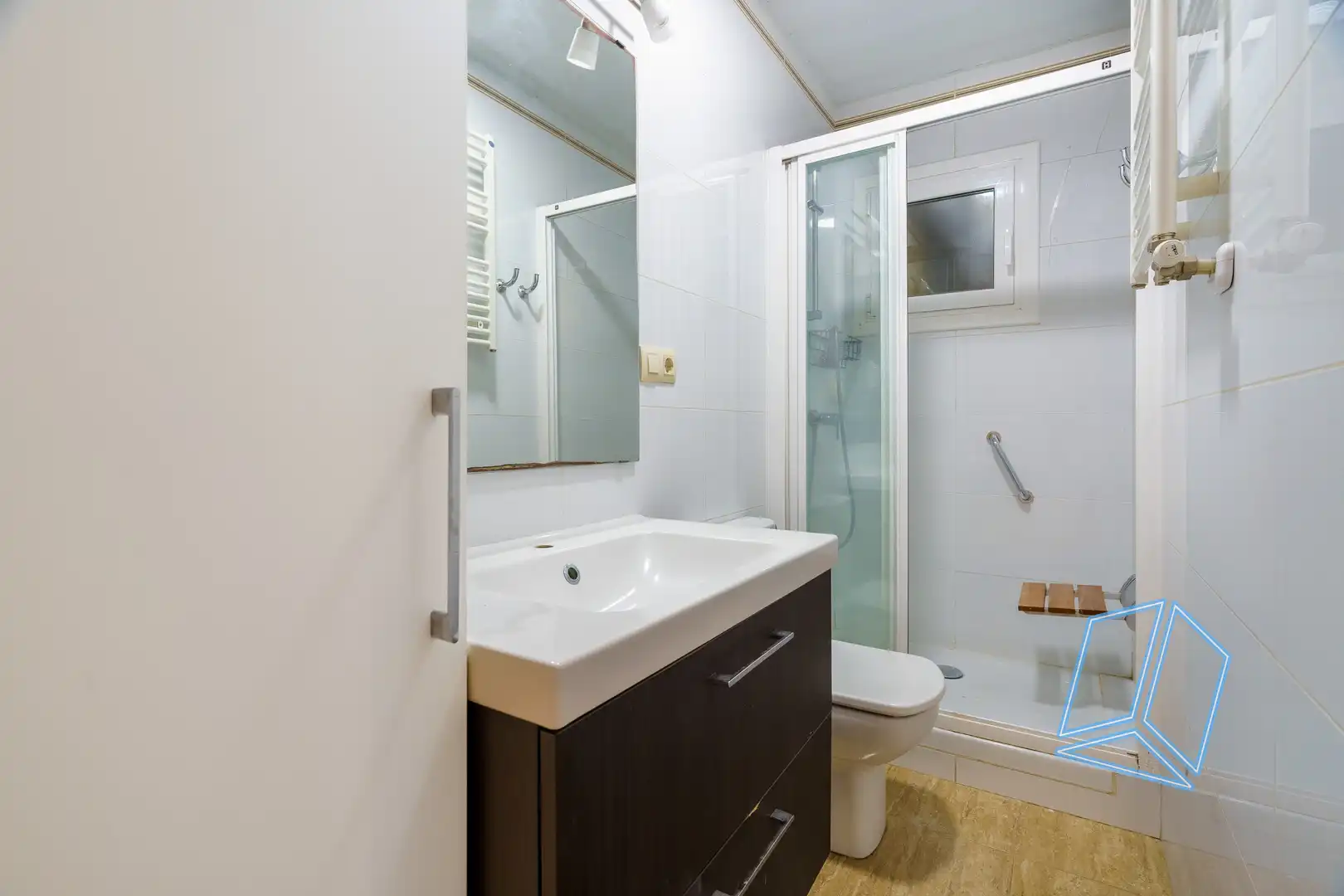 Baño de Piso en venta en L'Hospitalet de Llobregat con Calefacción y Balcón