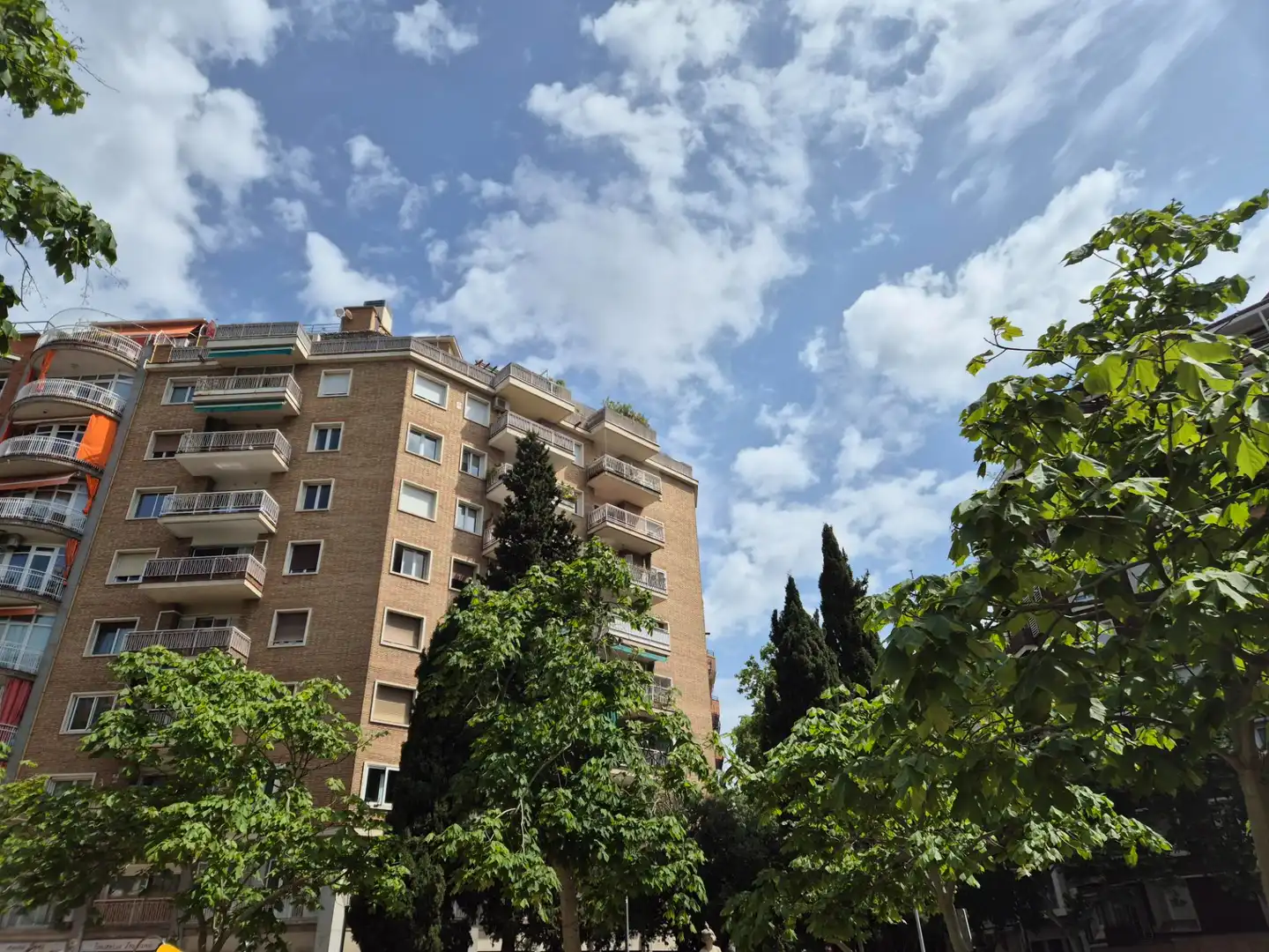 Vista exterior de Piso en venta en Barcelona con Calefacción, Horno y Balcón