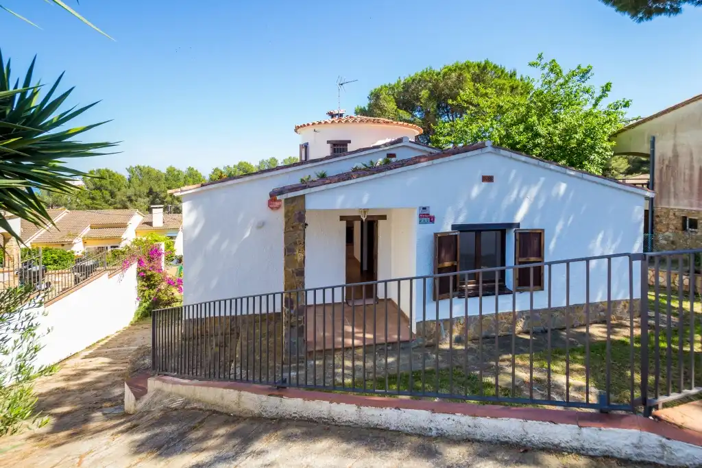 Vista exterior de Casa o xalet en venda en Calonge i Sant Antoni amb Calefacció, Jardí privat i Terrassa