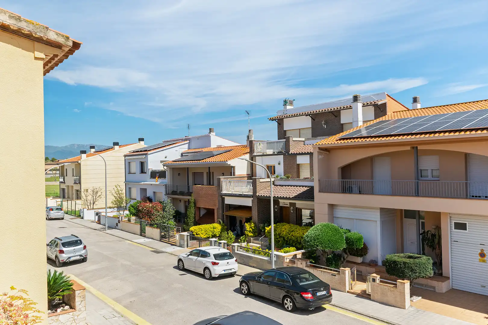 Vista exterior de Casa adosada en venda en Peralada amb Calefacció, Jardí privat i Terrassa