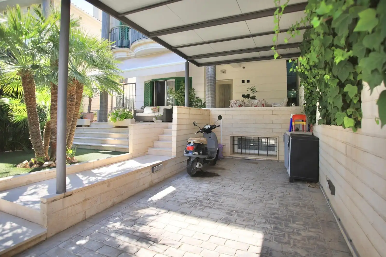 Terrassa de Casa adosada en venda en Elche / Elx amb Aire condicionat, Calefacció i Jardí privat