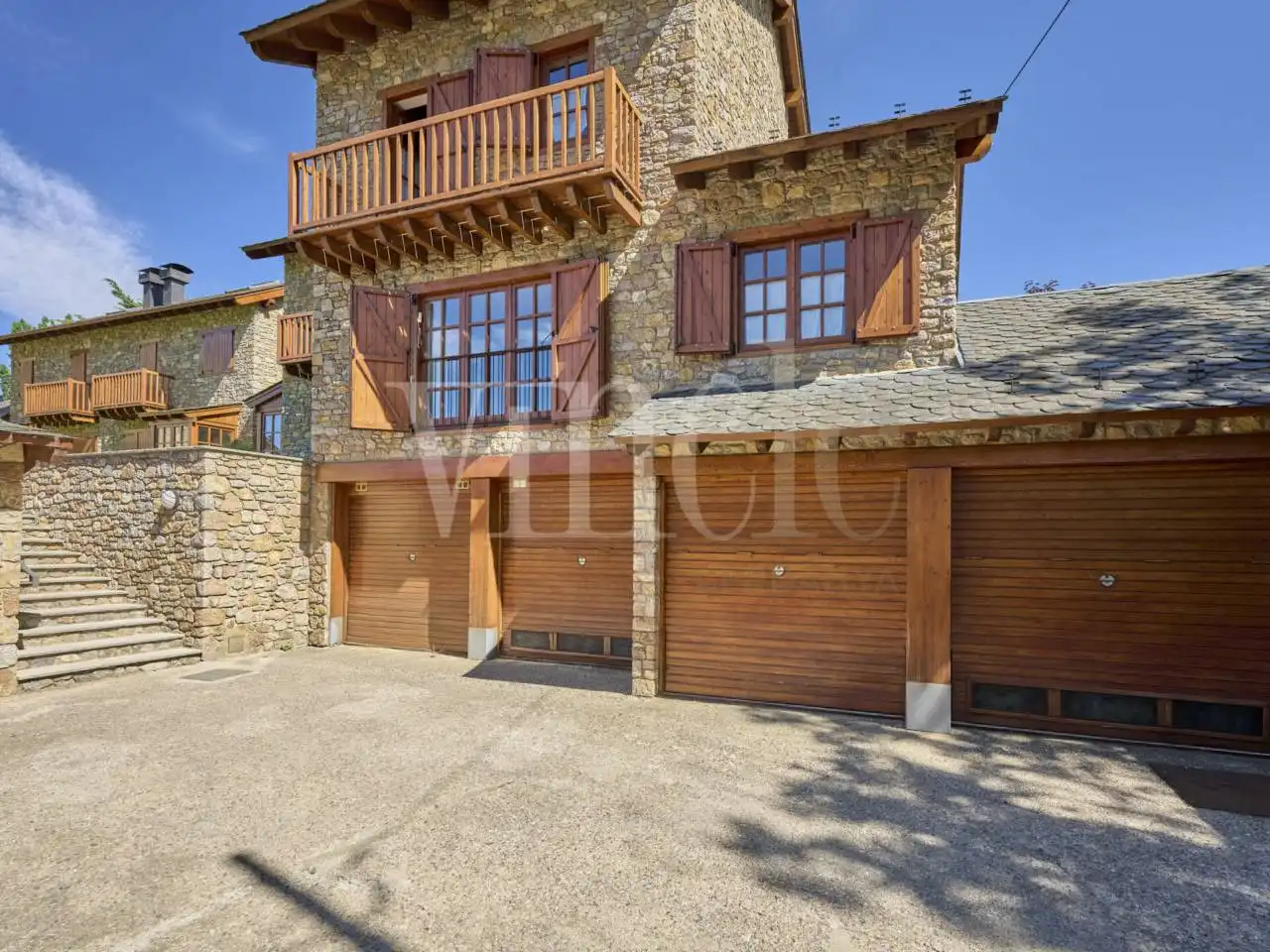 Vista exterior de Casa adosada en venta en Urús con Parquet y Terraza