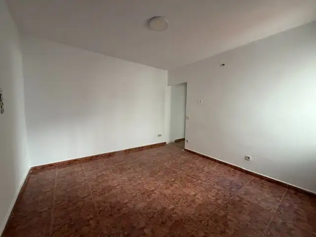 Flat for sale in Calle de los Bascones, imagen 2