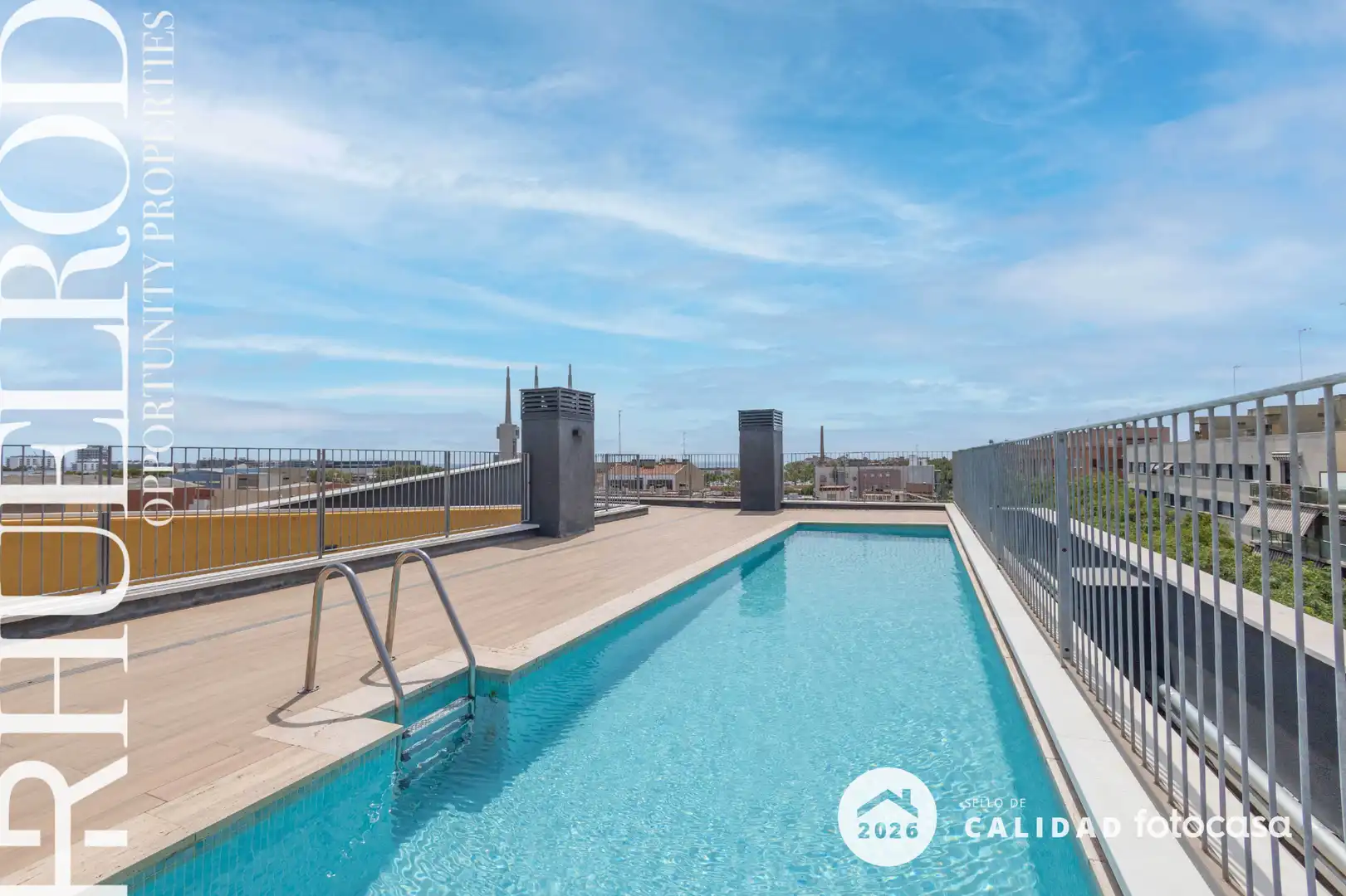 Piscina de Piso en venta en Badalona con Calefacción, Parquet y Trastero