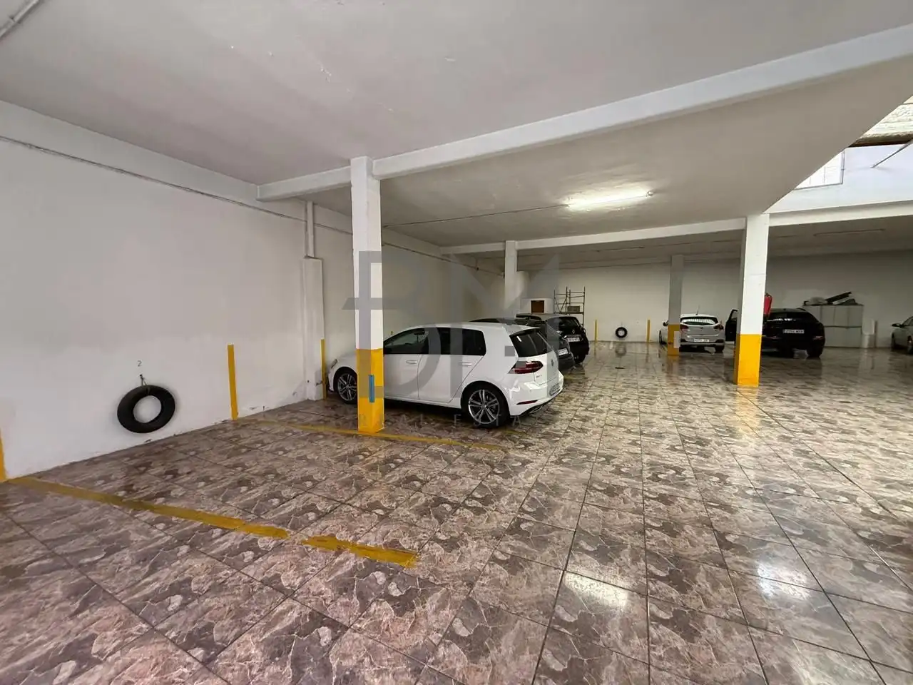 Parkplatz von Fabrikhallen zum Verkauf in Veredillas
